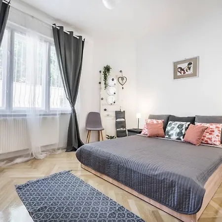 Beautiful In The Castle District, 3bedr. Διαμέρισμα